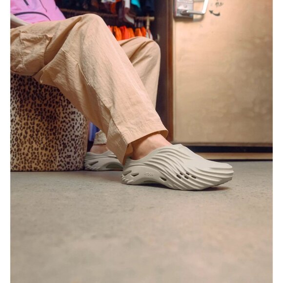 Crocs Echo Wave (Almond Tint) Size 12 Men's Sandals Slides 210521-0LL New In Box - Picture 14 of 16